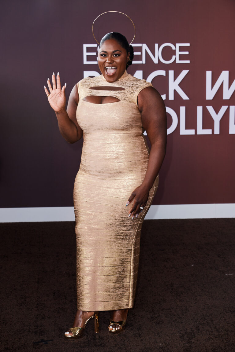 danielle brooks com vestido bandage da hervé léger em 2024