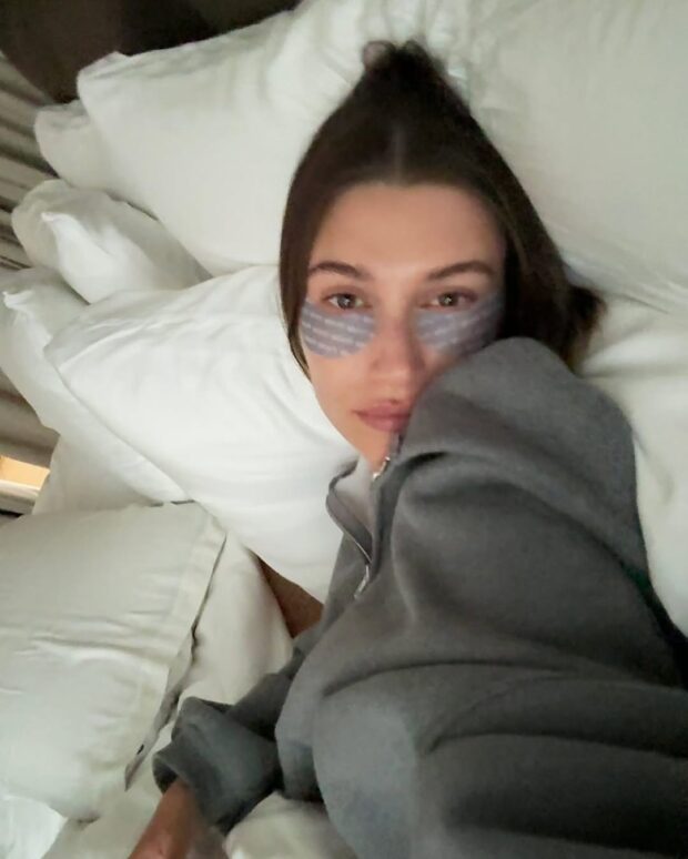 9 truques de beleza da Hailey Bieber para o verão – e como copiar com produtos nacionais 499603882 18525798403037292 3270794175903930124 n