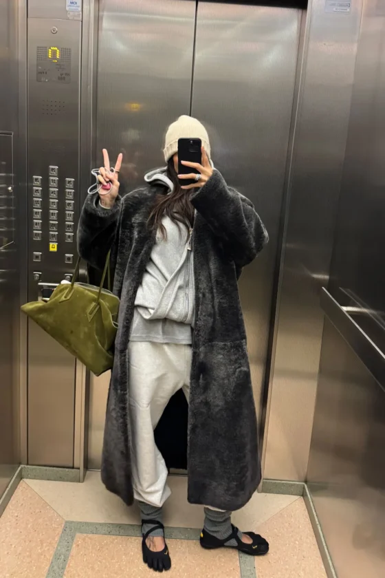 Este tênis de Vibram se tornou a tendência mais polêmica de 2025 – e nós te mostramos como usar looks com tênis de Vibram