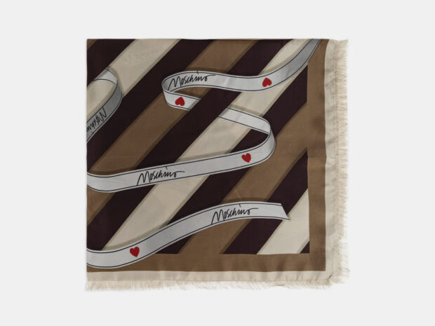 Como usar lencos ago18 Moschino