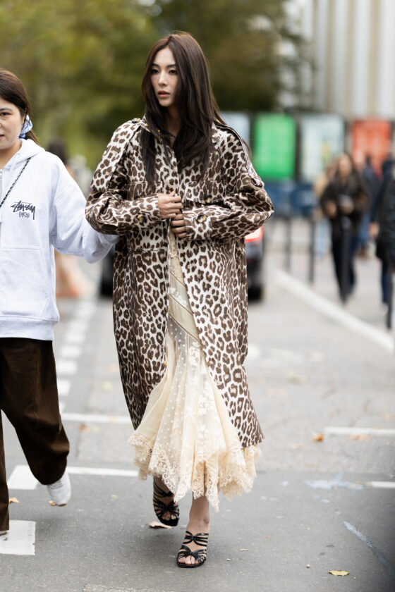 vestido de renda nos looks de street style