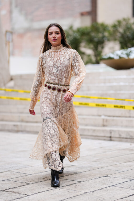 Como usar vestido de renda nos looks de street style