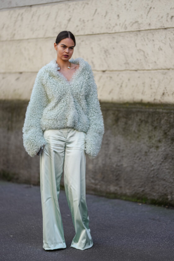 look com calça de cetim