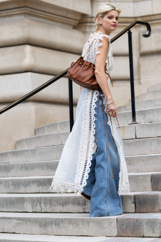 vestido de renda nos looks de street style