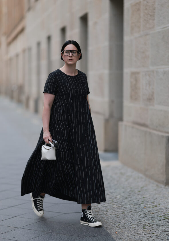 looks com vestidos com tênis
