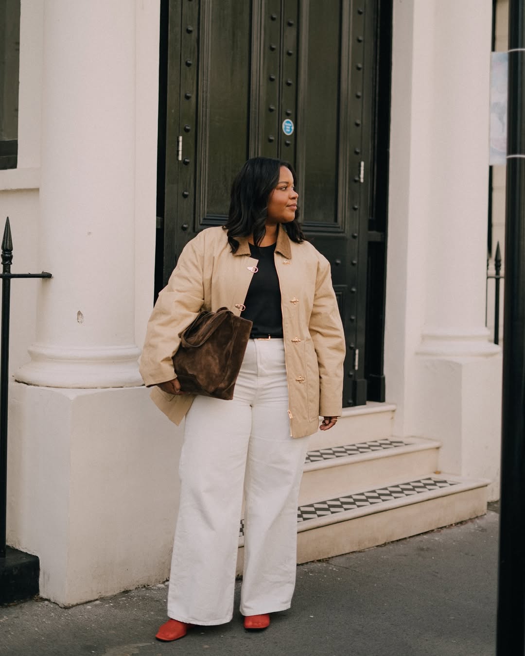 looks com jaqueta bege