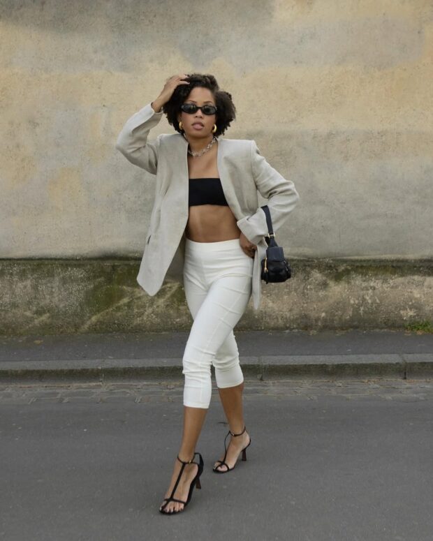 looks com calça capri clara