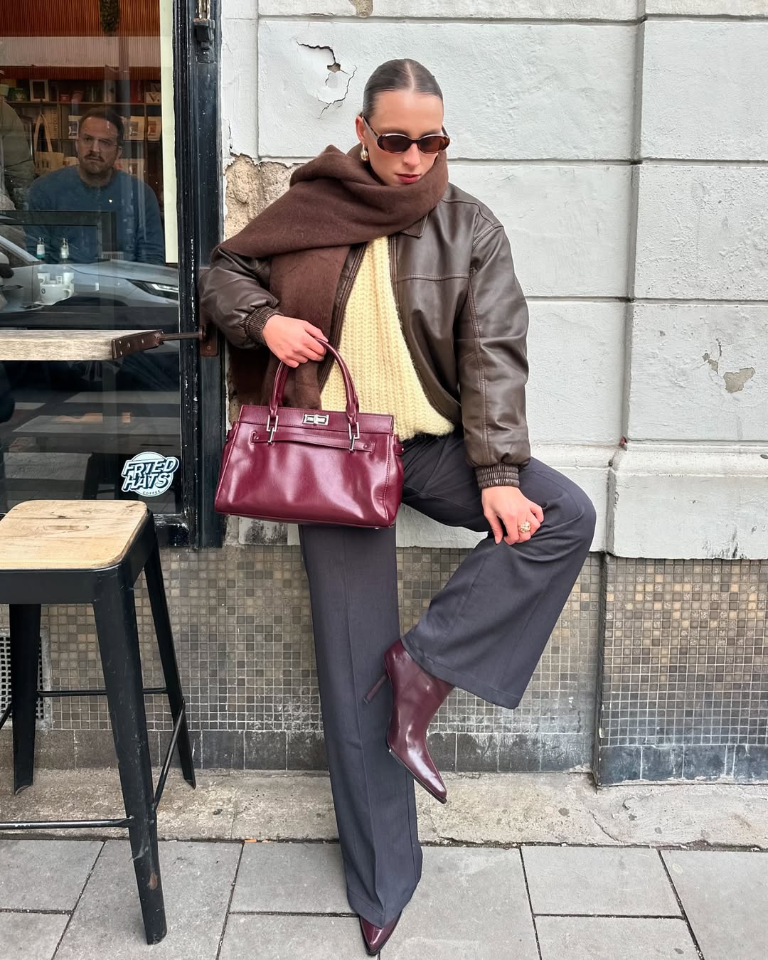 looks com cachecol no trabalho