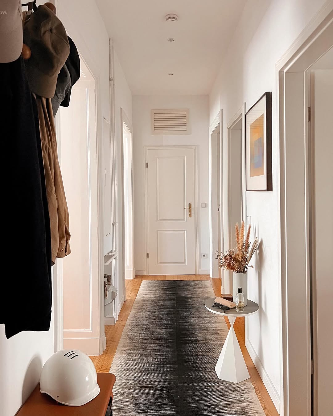 corredor decorado SaveClip.App 472154511 18481669453008049 369258217920559687 n