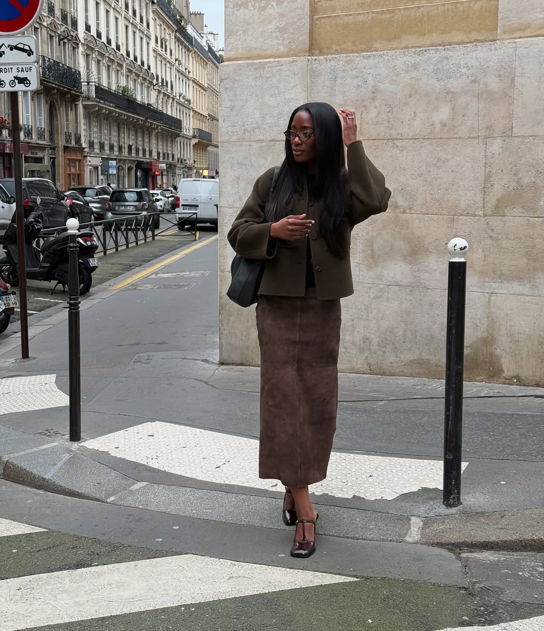 looks com saia midi marrom