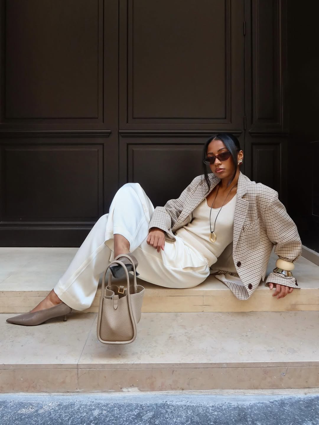 sarahndiaye looks com calca branca