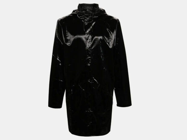 Capa de chuva: 5 looks estilosos para o trabalho Capa de chuva set23 RAINS