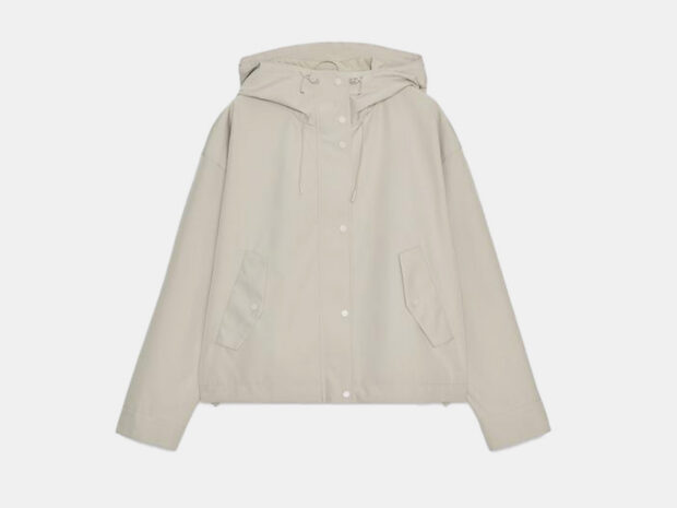 Capa de chuva: 5 looks estilosos para o trabalho Capa de chuva set23 Zaraverao