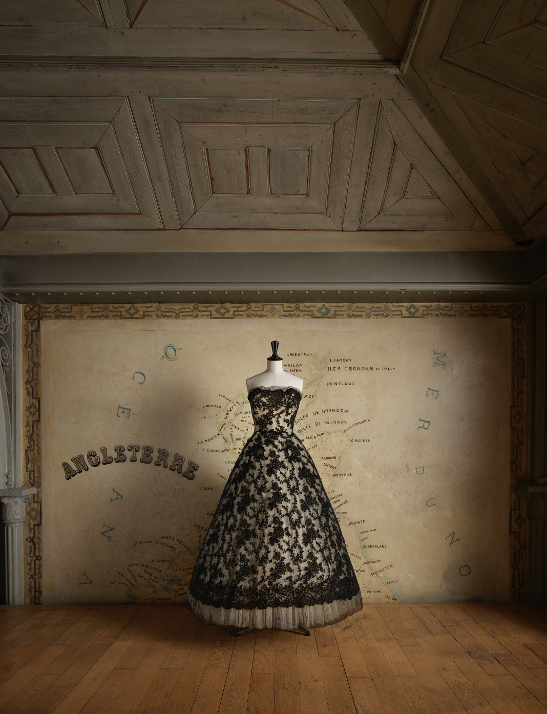 Vestido Carmen de Christian Dior, parte da Exposição Dior com acervo de Alaia.