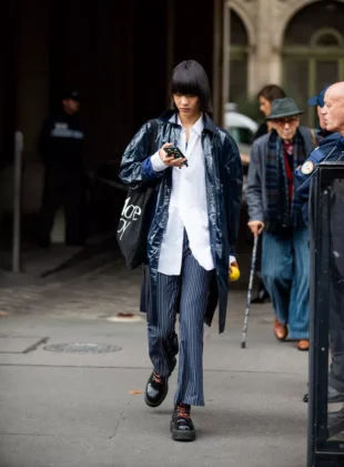 looks com capa de chuva