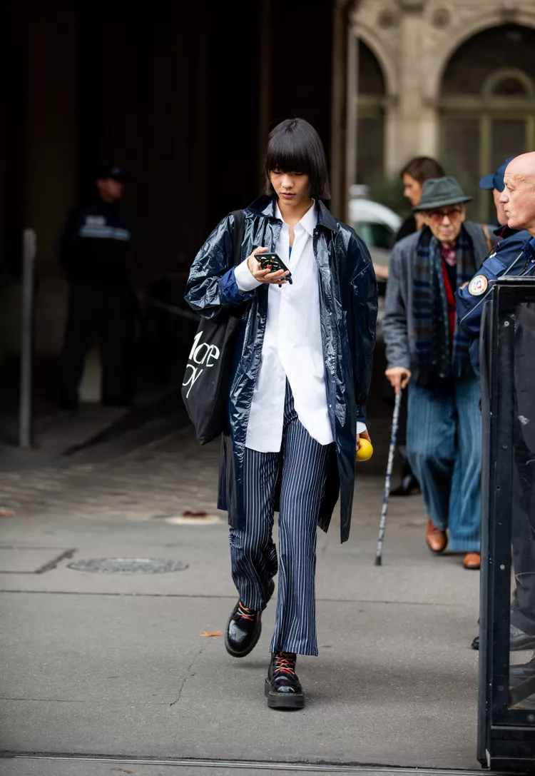 looks com capa de chuva