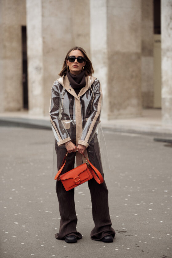 looks com capa de chuva