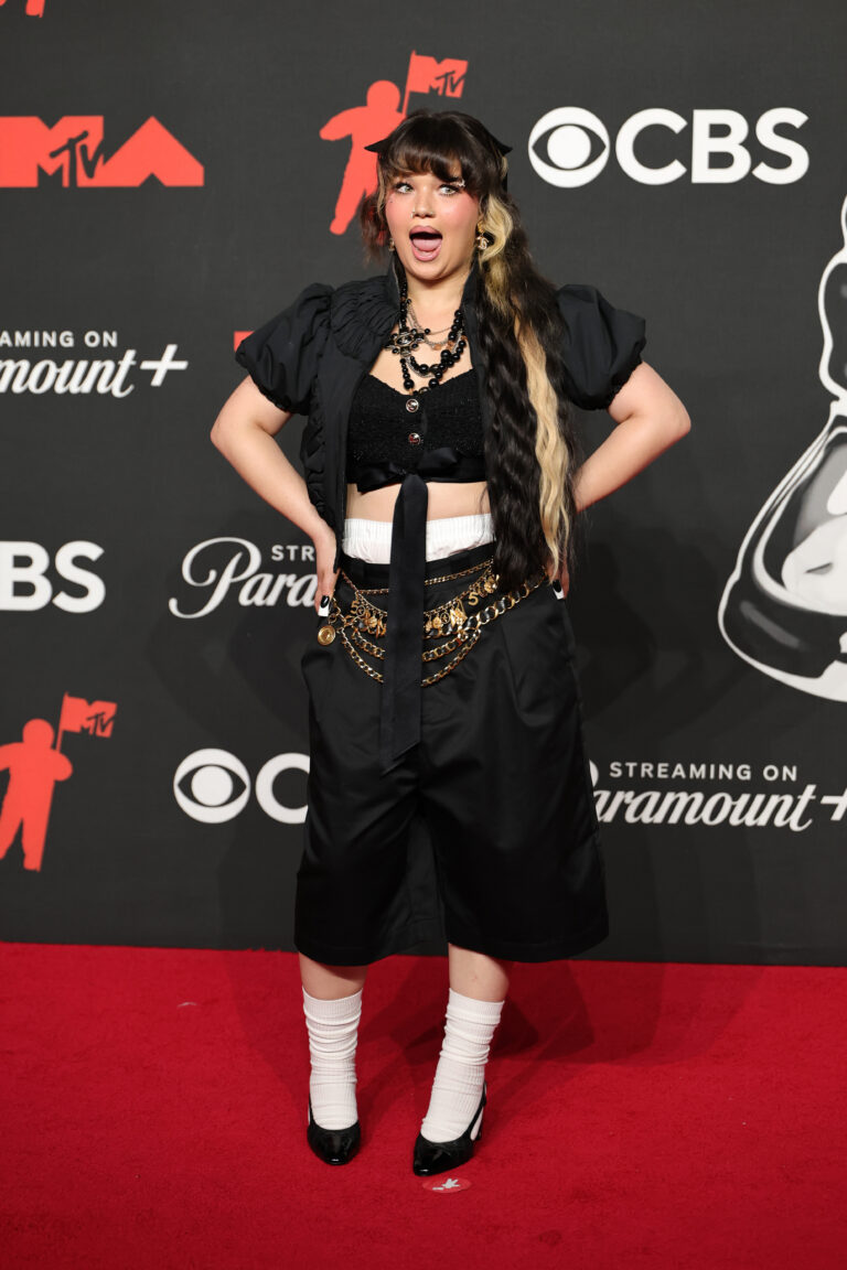 looks do vma 2025: lola young