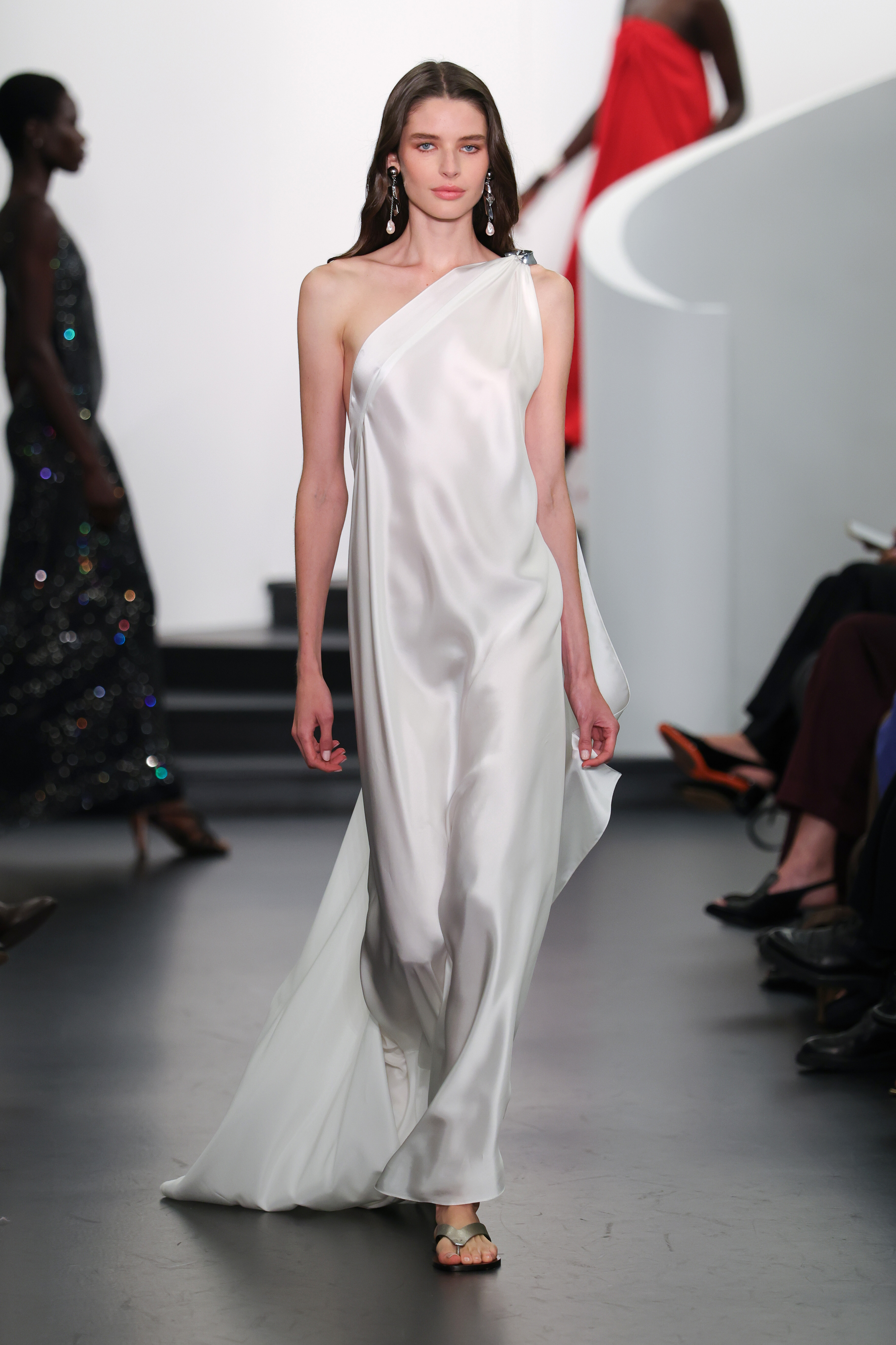 Modelo desfila coleção de verão 2026 da Ralph Lauren durante a semana de moda de Nova York. 