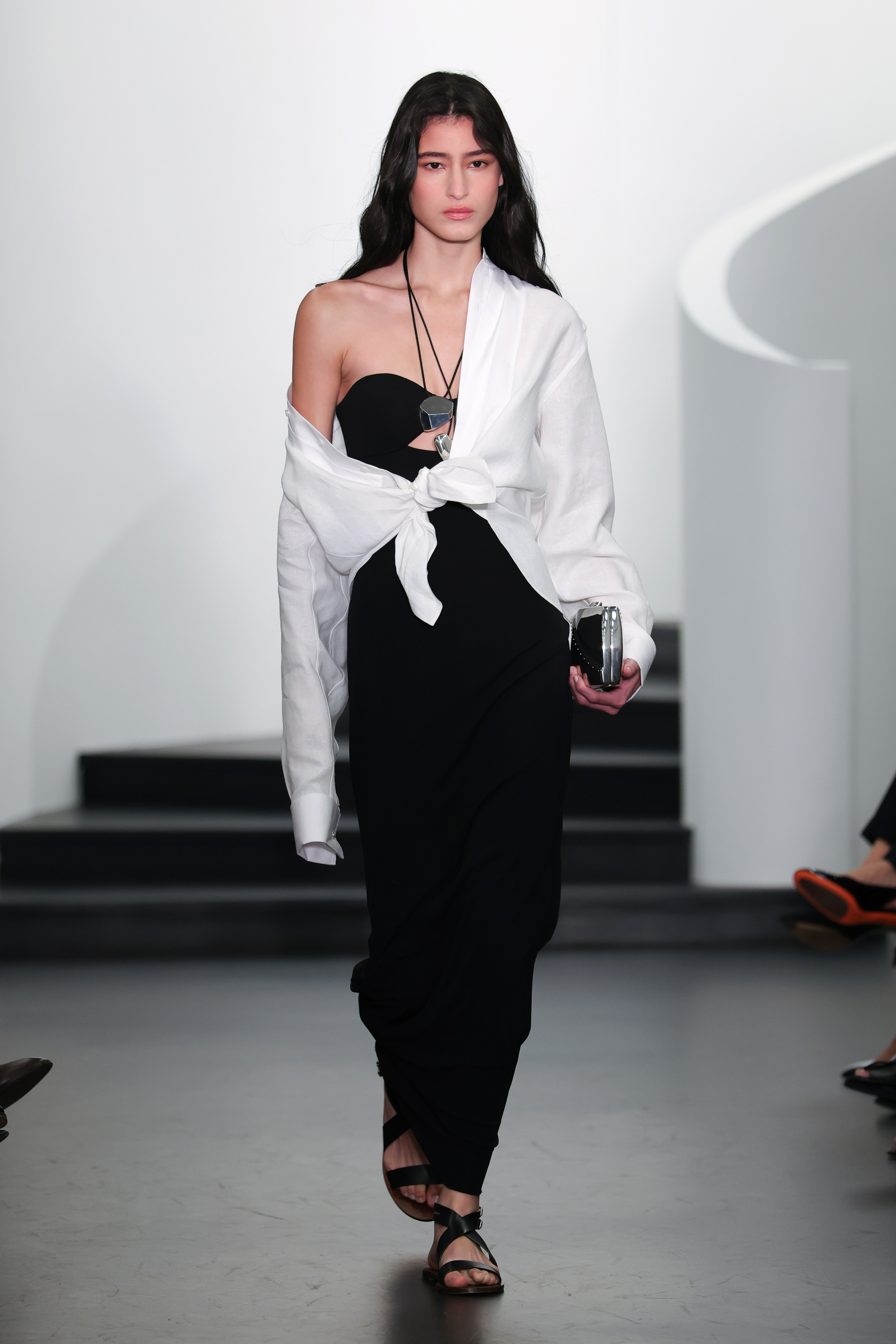 Modelo desfila coleção de verão 2026 da Ralph Lauren durante a semana de moda de Nova York. 