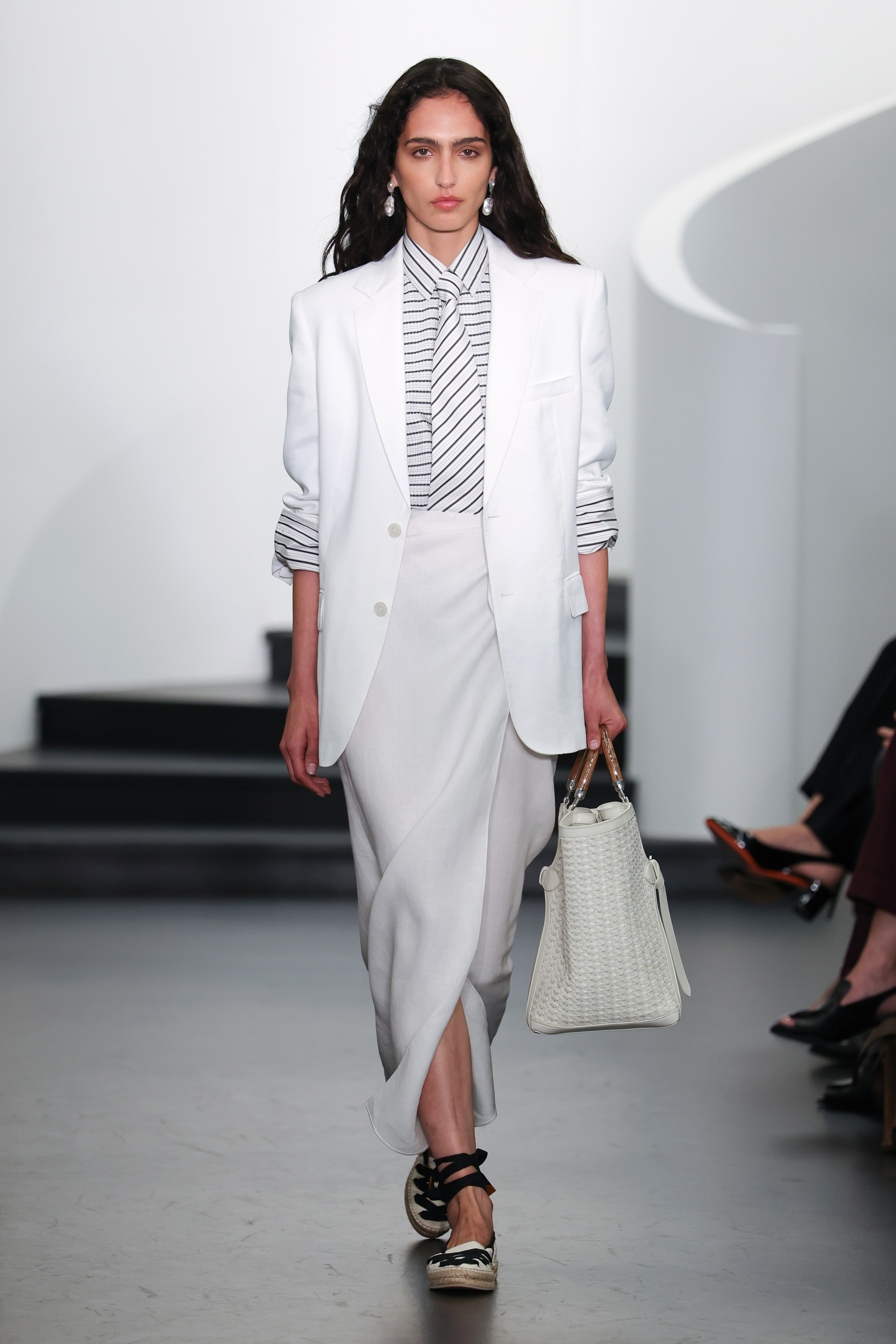 Modelo desfila coleção de verão 2026 da Ralph Lauren durante a semana de moda de Nova York. 