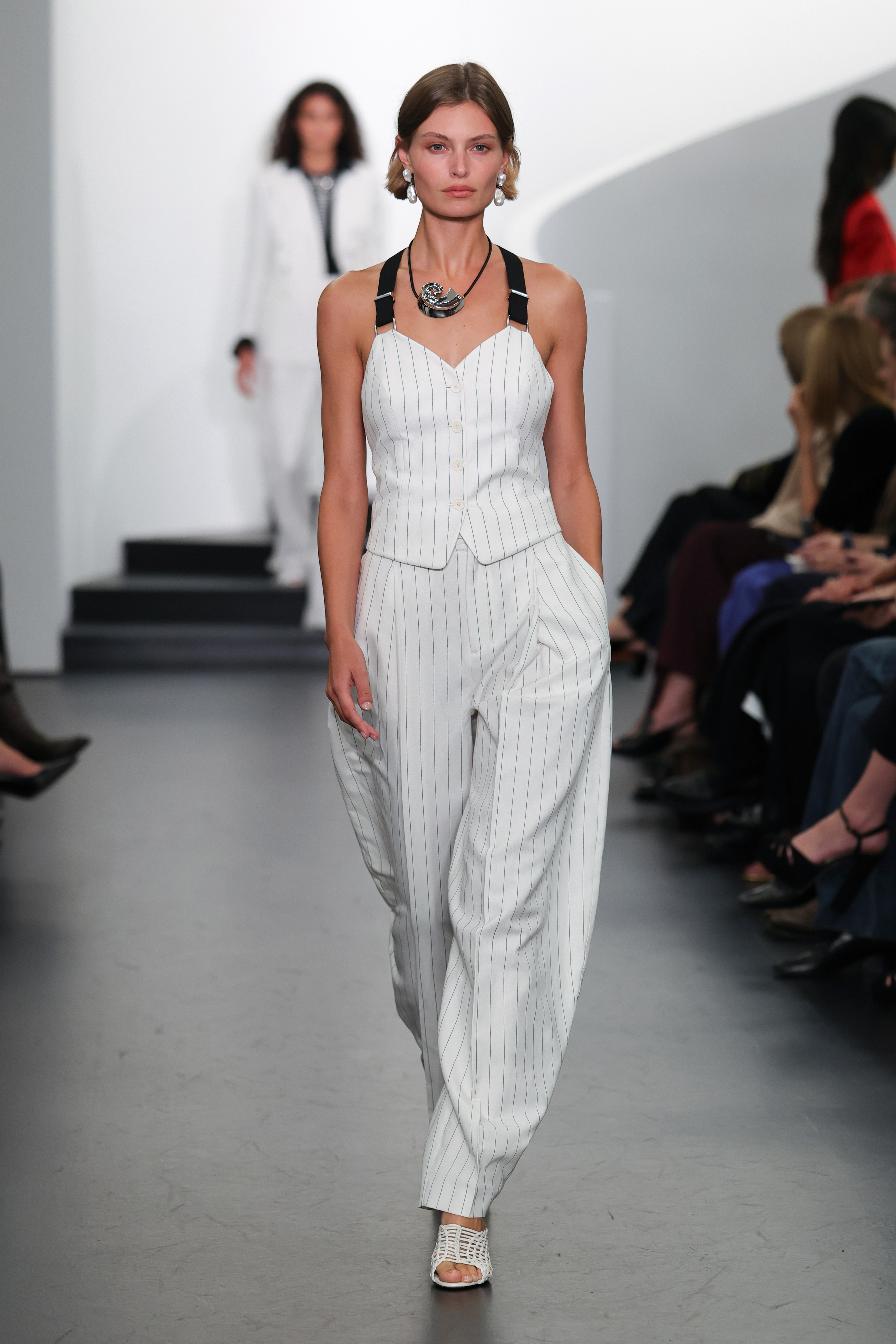 Modelo desfila coleção de verão 2026 da Ralph Lauren durante a semana de moda de Nova York. 