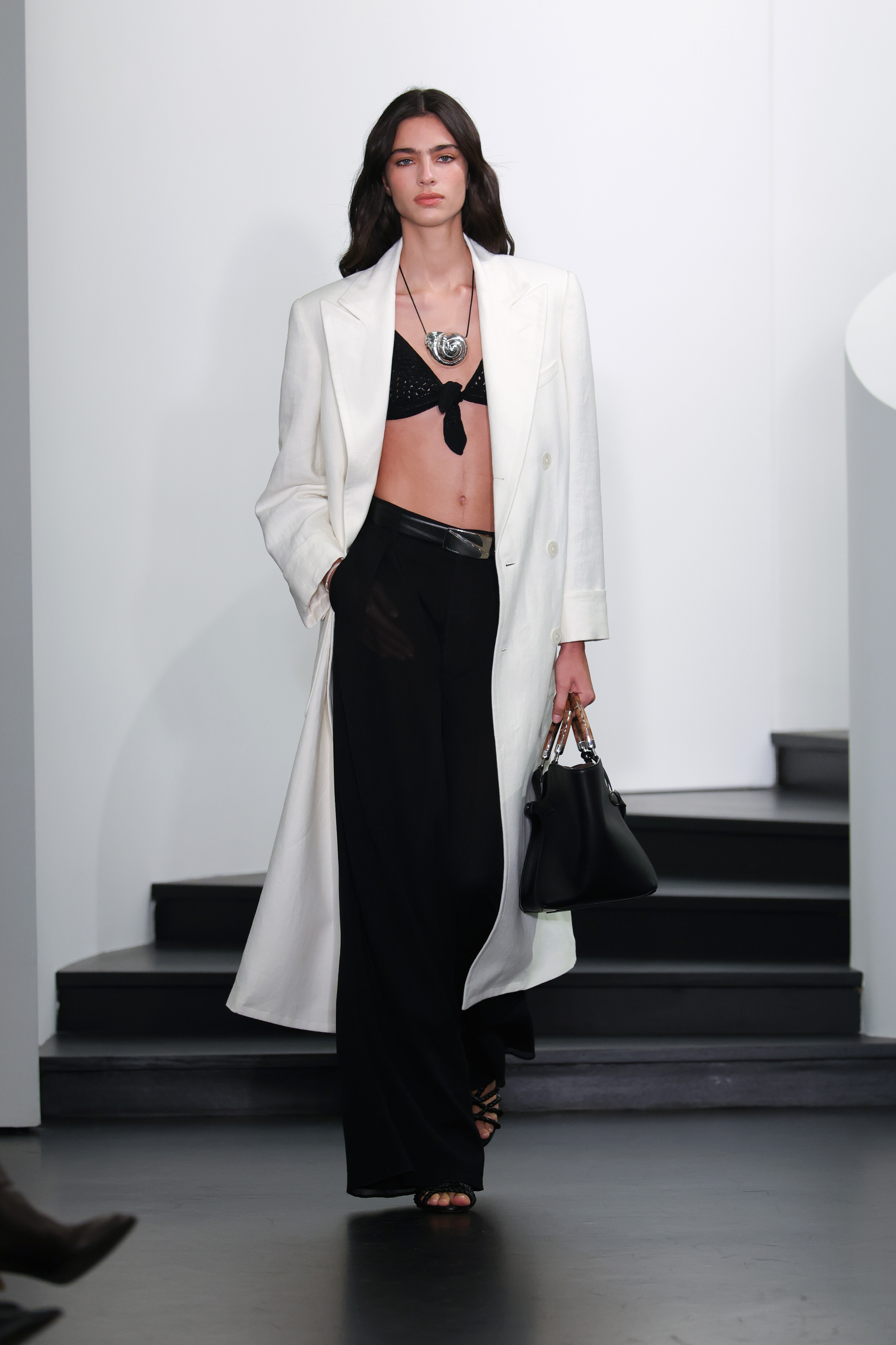 Modelo desfila coleção de verão 2026 da Ralph Lauren durante a semana de moda de Nova York. 
