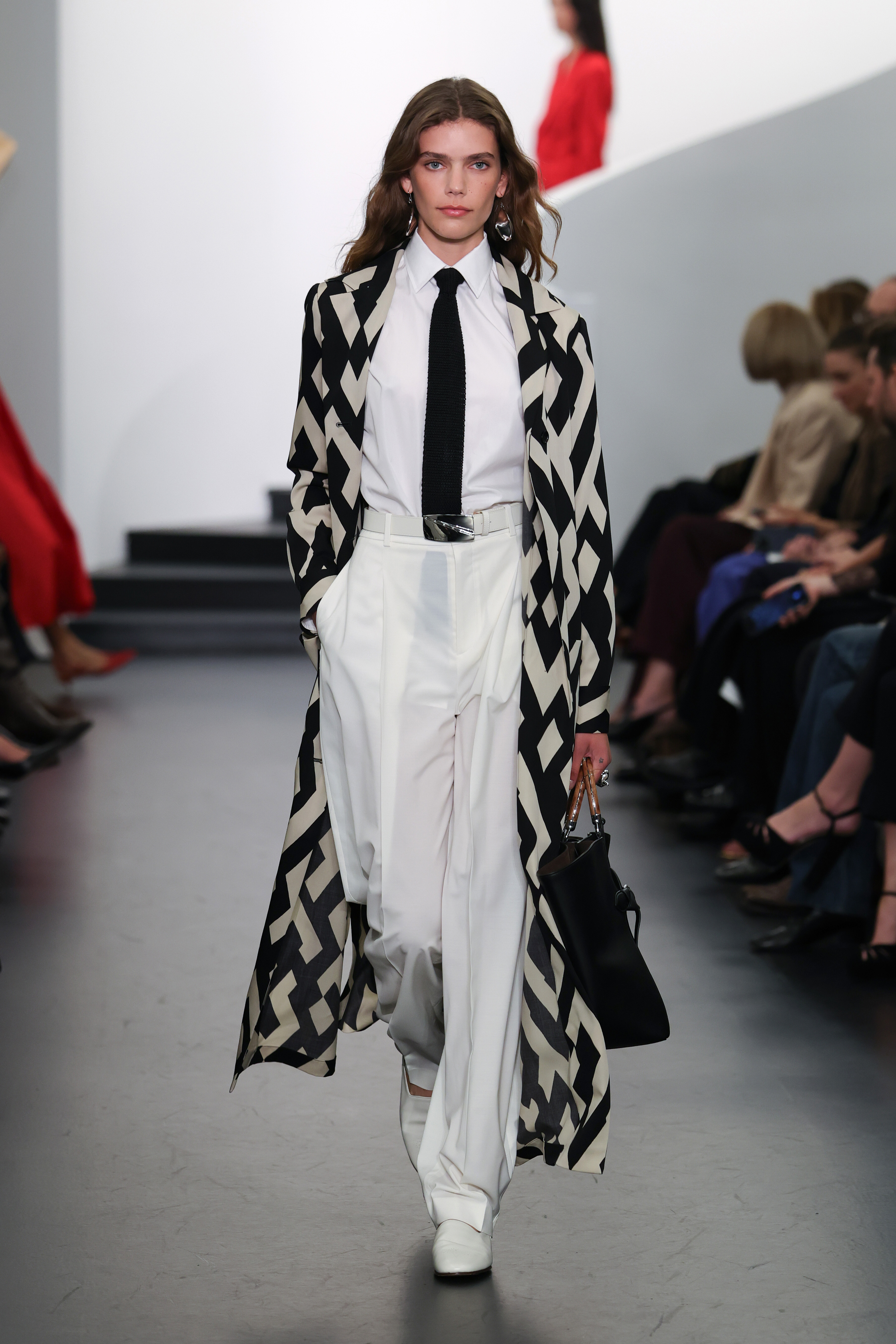Modelo desfila coleção de verão 2026 da Ralph Lauren durante a semana de moda de Nova York. 