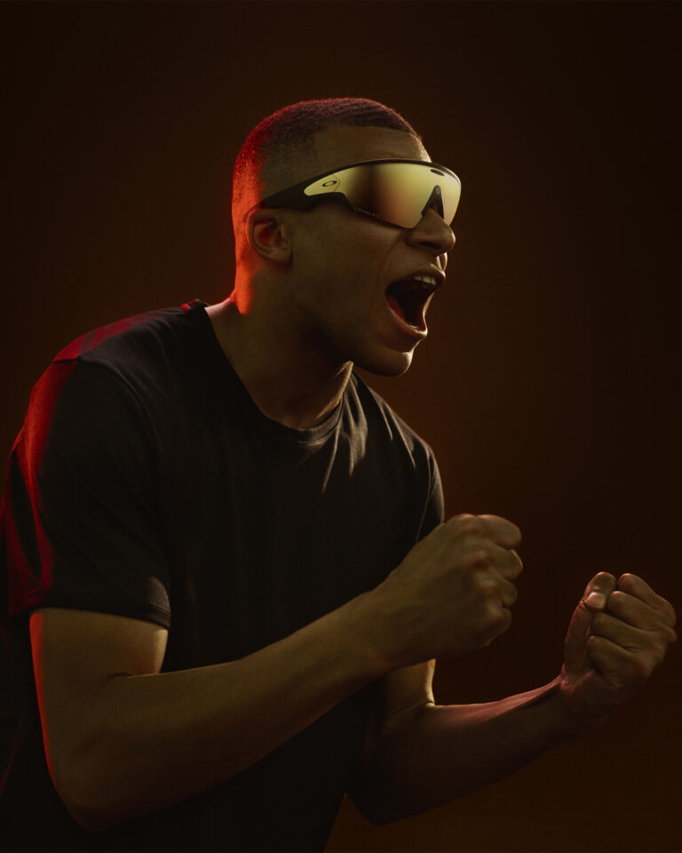 Ray-Ban Meta anuncia nova geração ao lado da Oakley Ray Ban Meta set KYLIAN MBAPPE╠u WEARING OAKLEY META VANGUARD 2