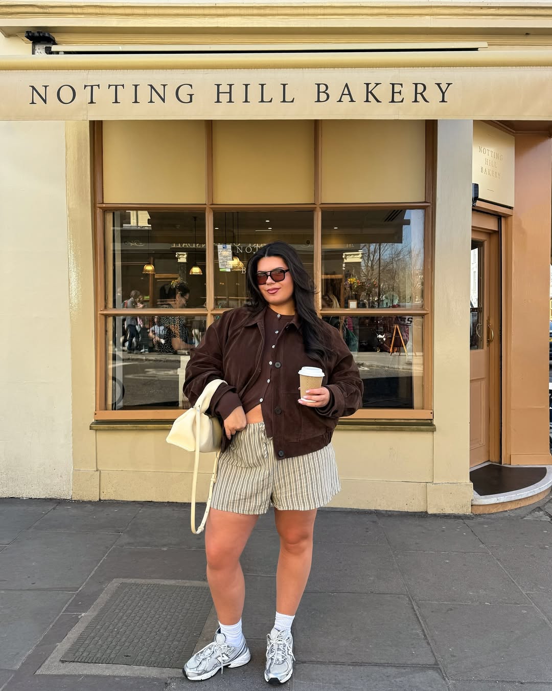 Trend alert: os looks com short de pijama são a nova obsessão das estilosas looks com short de pijama