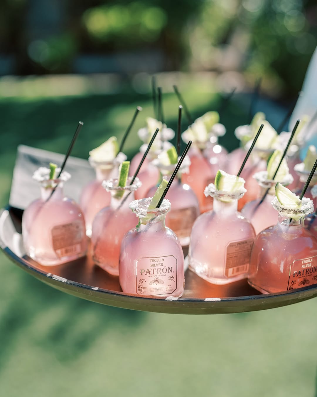 Très chic: 7 ideias de decoração para um casamento simples e elegante ideias de decoracao para um casamento simples SaveClip.App 495725868 18506575654008051 8283663350913719240 n