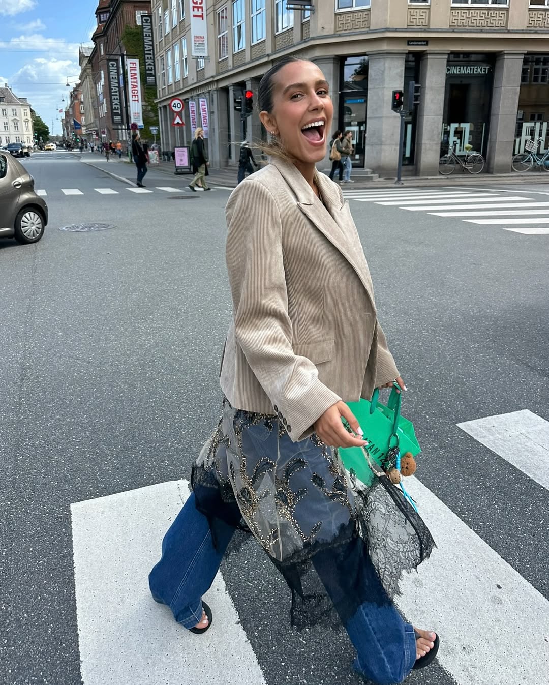 saia de renda com calça