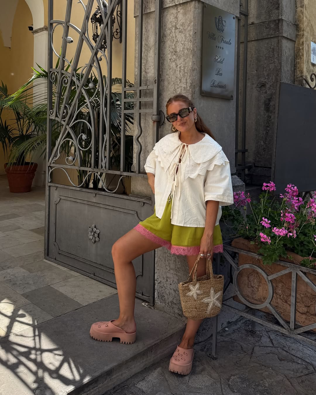 Trend alert: os looks com short de pijama são a nova obsessão das estilosas looks com short de pijama