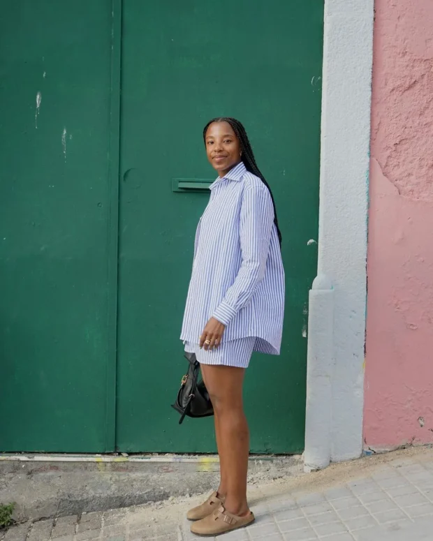 looks com camisa azul listrada
