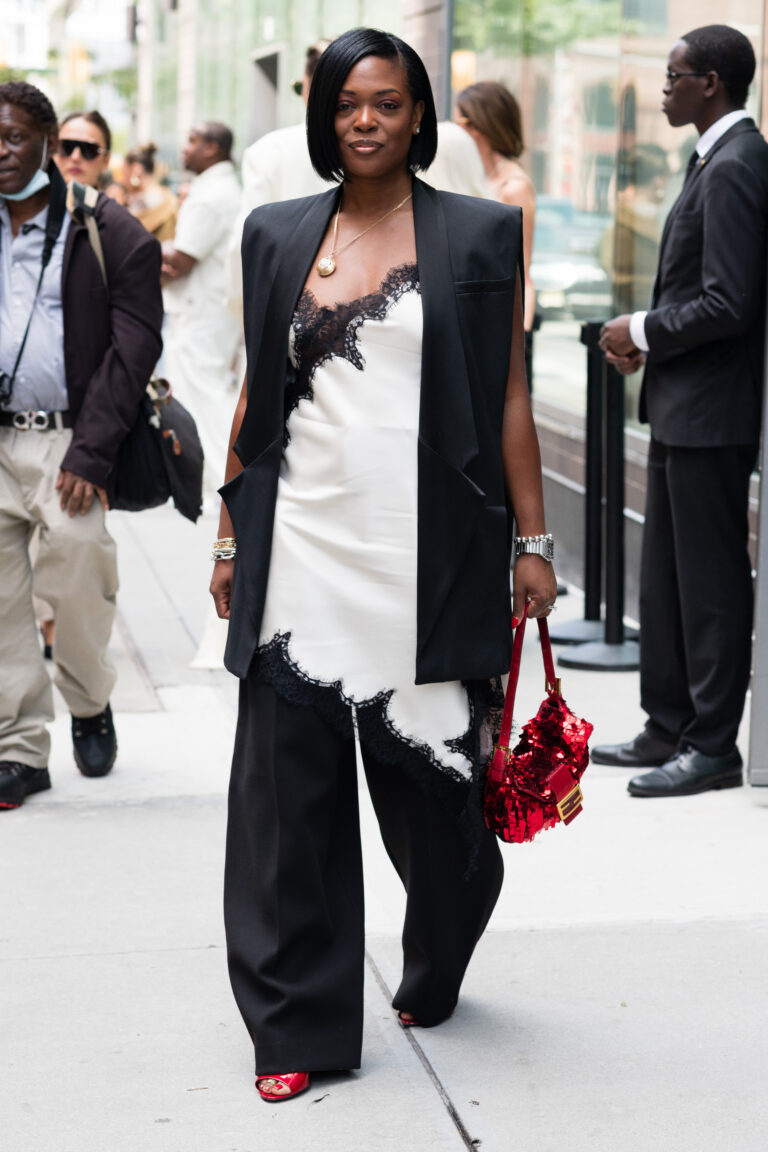 os looks do street style da nyfw vão inspirar seus looks de trabalho