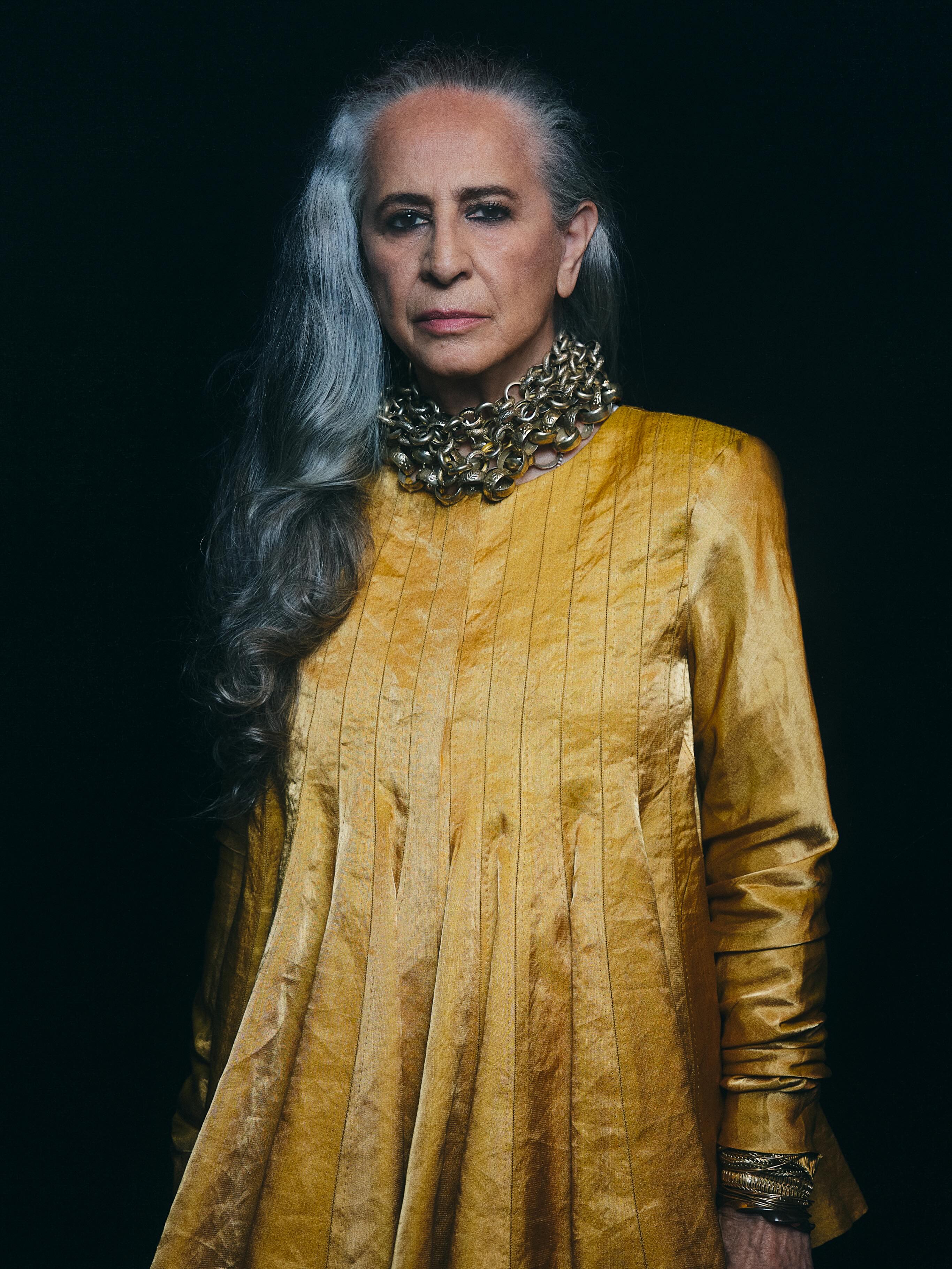 Turnê de Maria Bethânia, 60 anos. Relembre os figurinos da carreira da cantora.