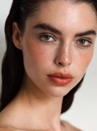 corretivo e corretor de cor