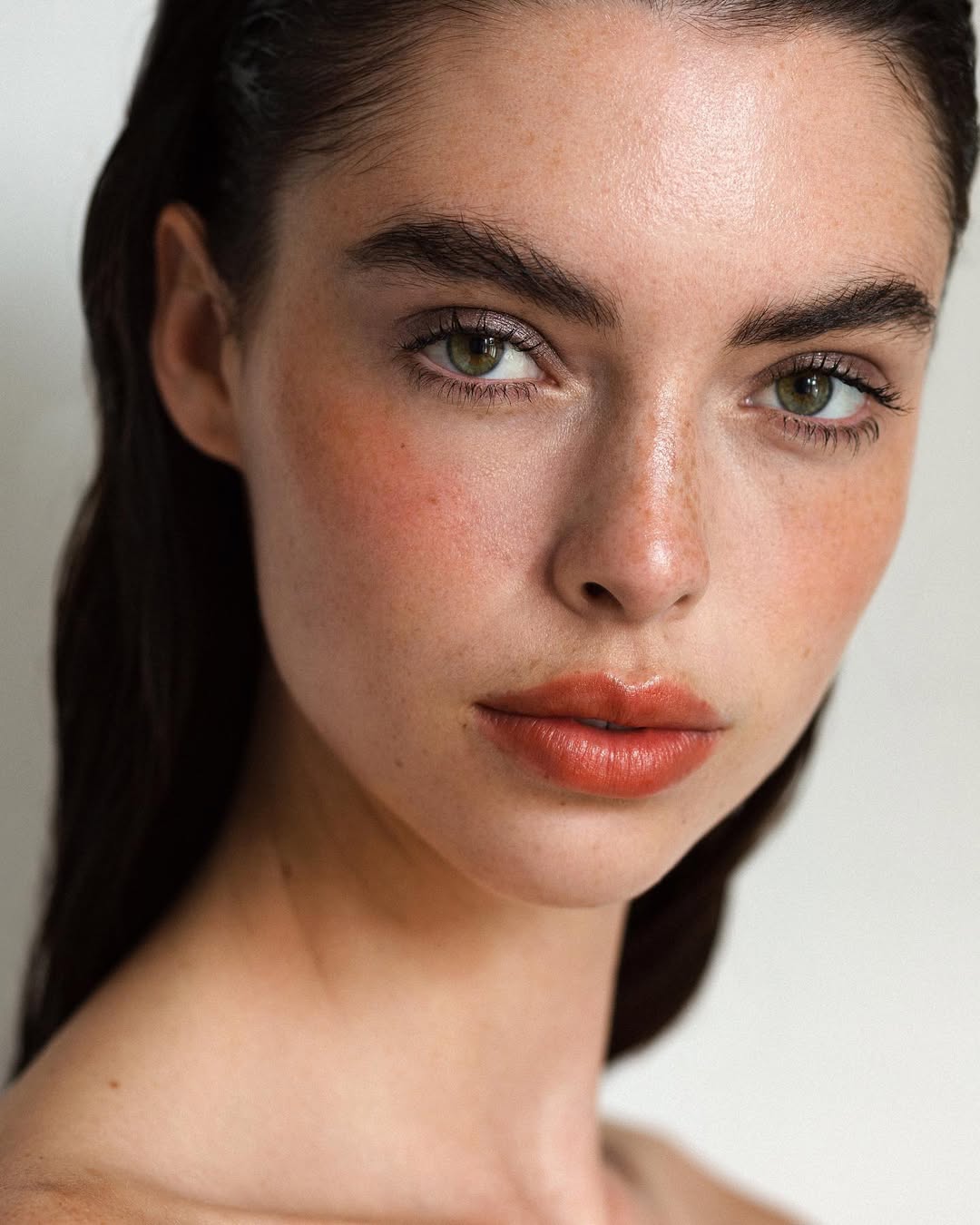 corretivo e corretor de cor