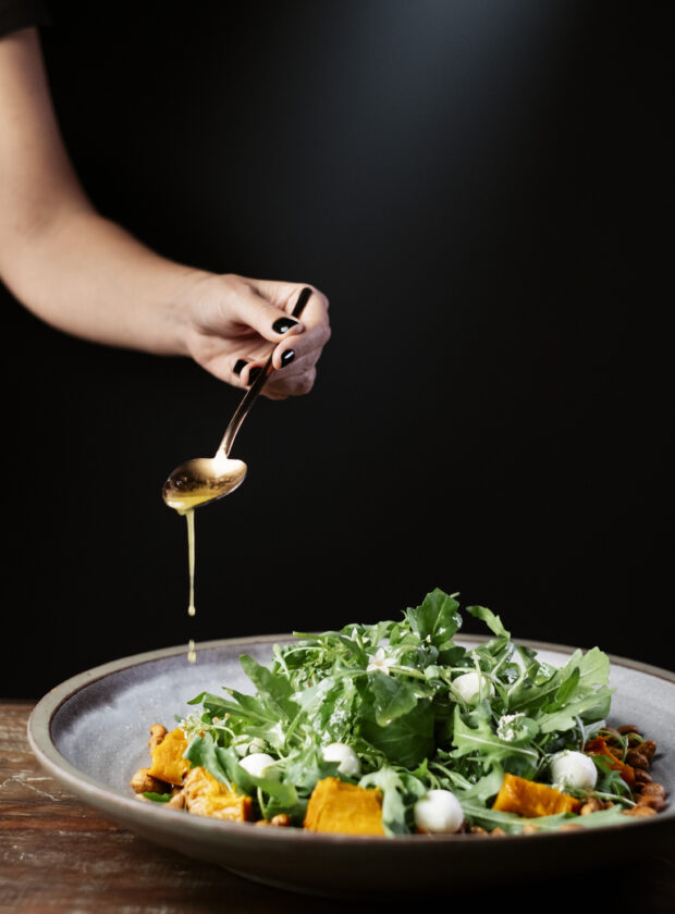 Como preparar um jantar elegante com receitas fáceis