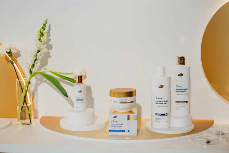 ELLE Testa: linha Reconstrução + Aminoácido, de Dove Dove 1 1B4A3515