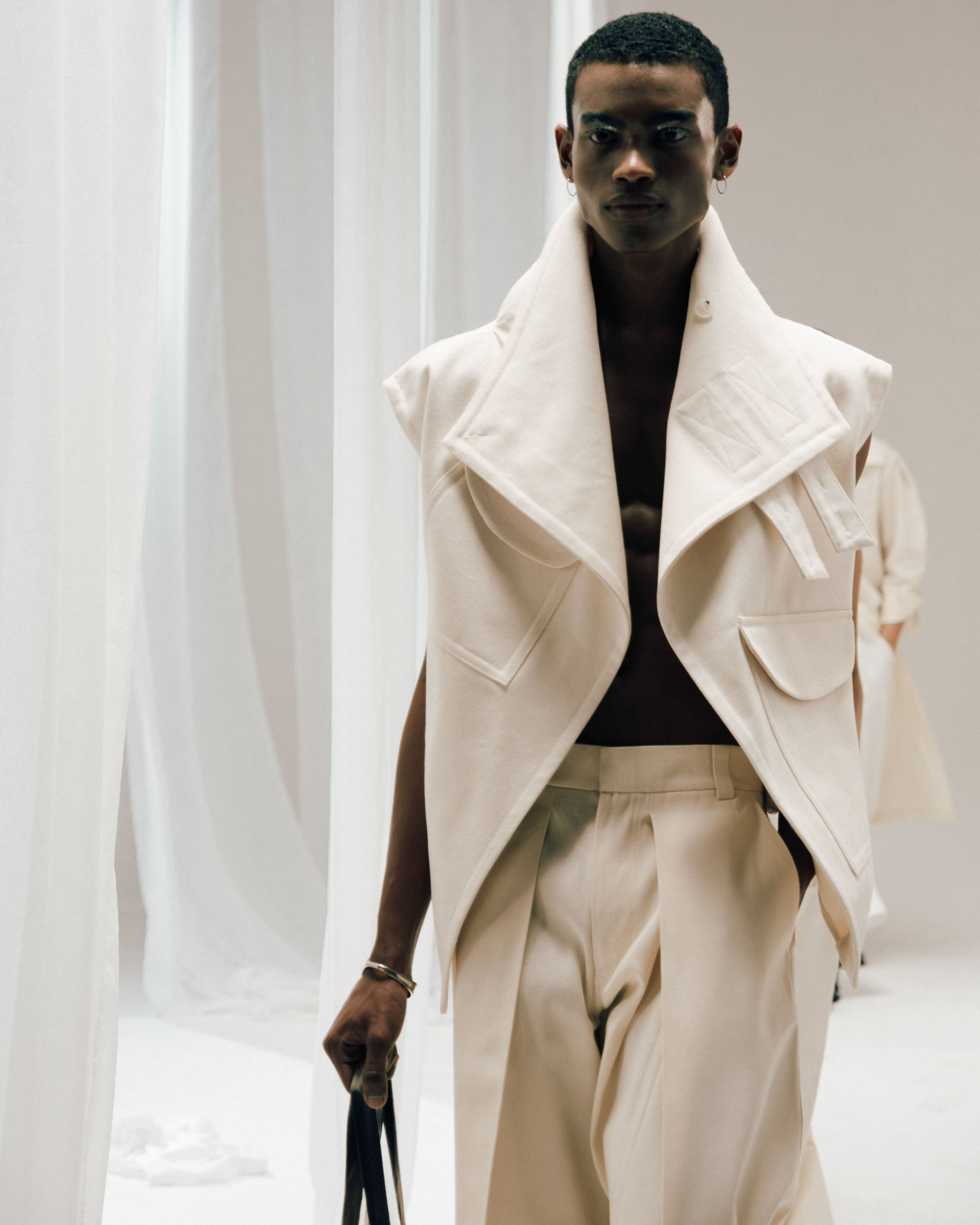 J.Boggo+ celebra 10 anos de moda com coleção e fashion film Coleção Oxímoro da J.Boggo+, de Jay Boggo