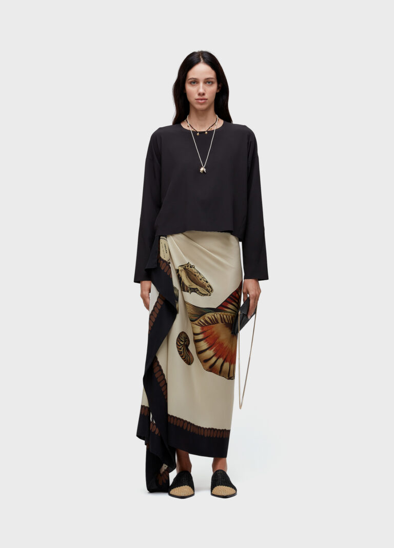 Osklen Superlight apresenta nova geração de roupas inteligentes Osklen Superlight 6634310 BLUSA SUPERLIGHT 751771824 LENCO VINTAGE 740784255 COLAR MICRO CONCHA 740801221 COLAR CORAL CONCHA 750501046 BABOUCHE RAFIA BICOLOR 7411910 CLUTCH ARINI 0