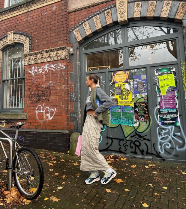 looks com saia cargo bege 