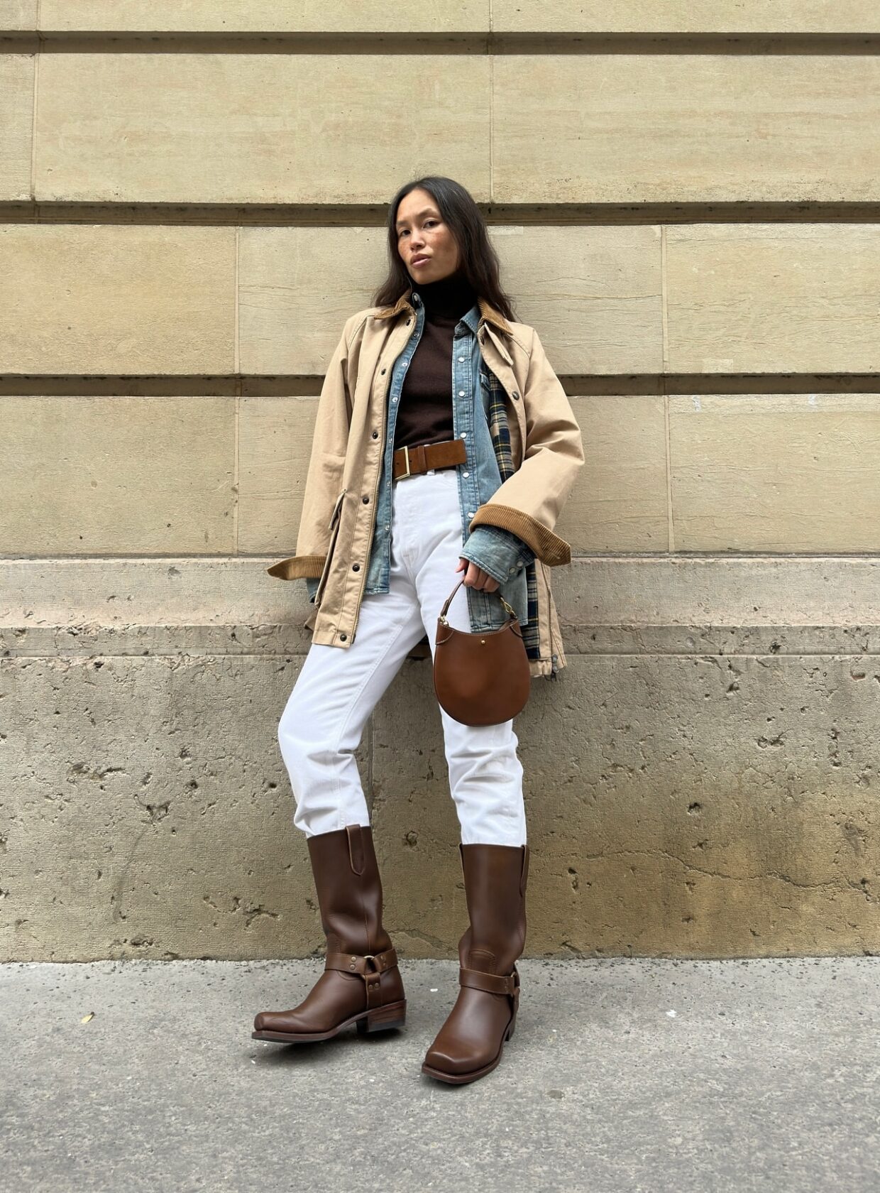 camisa de alfaiataria e gola alta