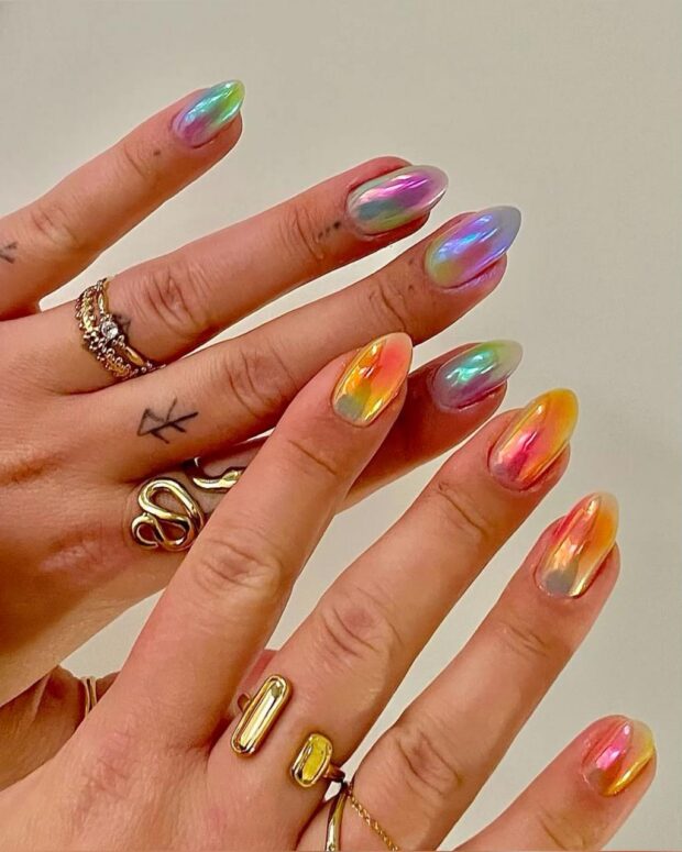 Alerta tendência: os esmaltes holográficos estão de volta! esmaltes holográficos