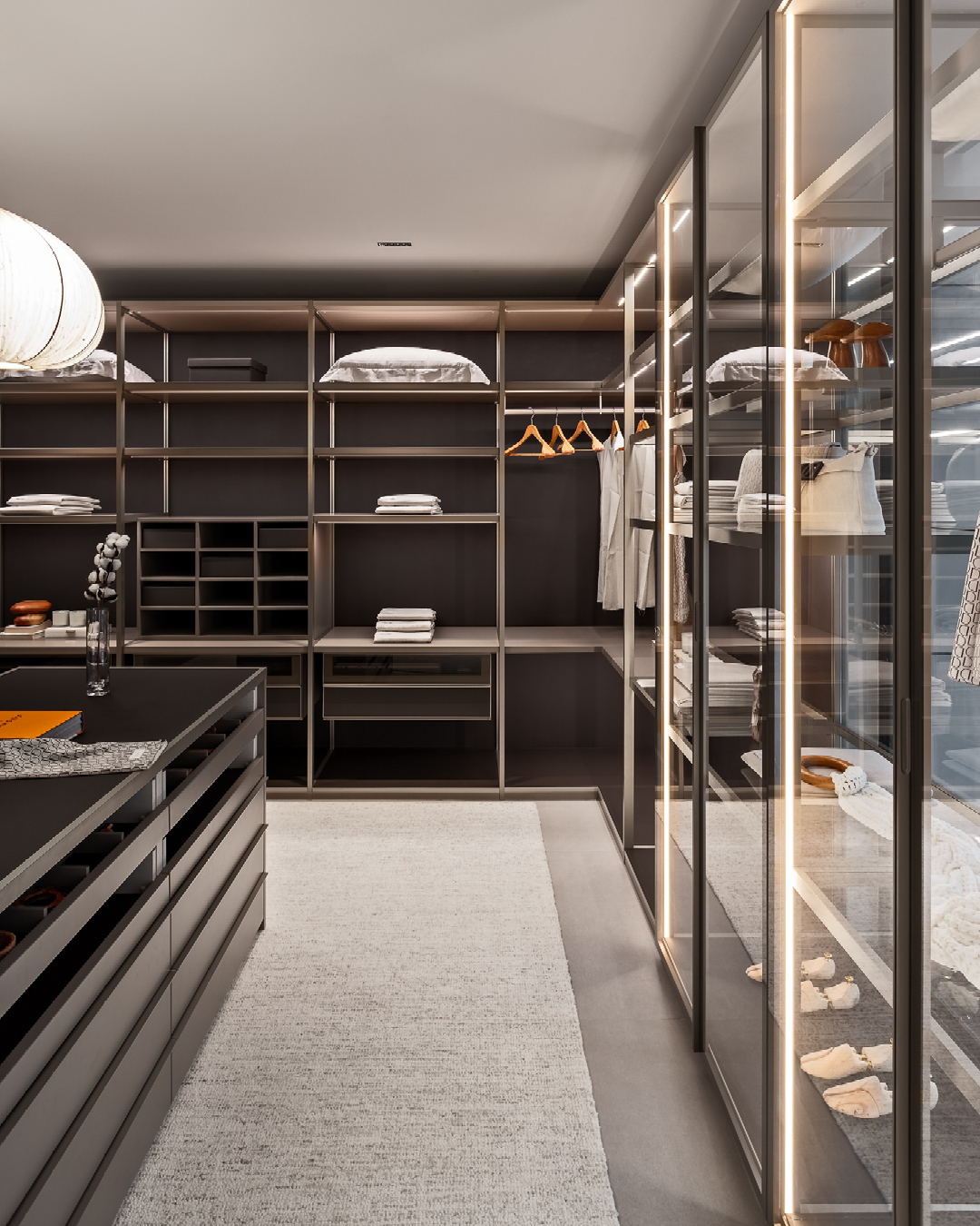 closet SaveClip.App 545990267 1189380986559798 4549768134481596755 n