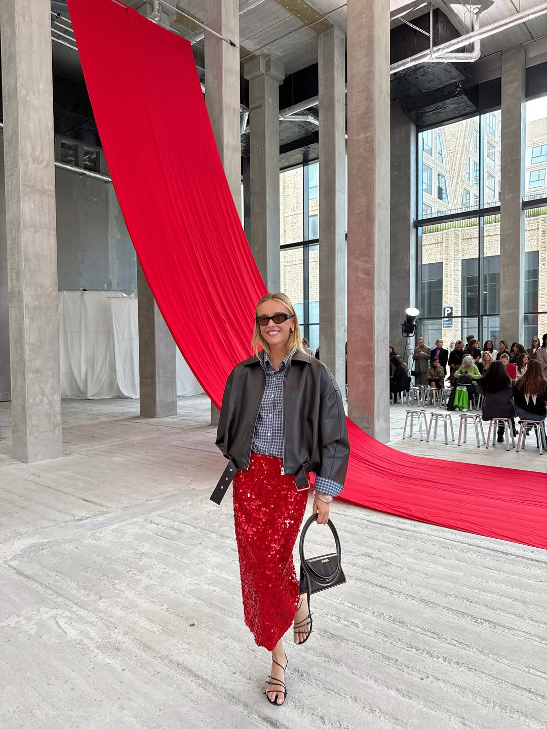 looks com saia de paetê