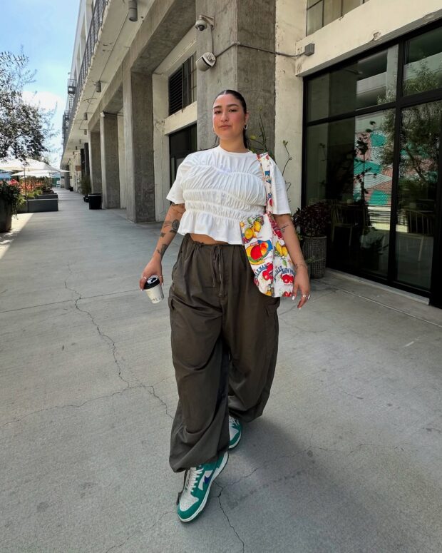 looks com calça cargo feminina 1