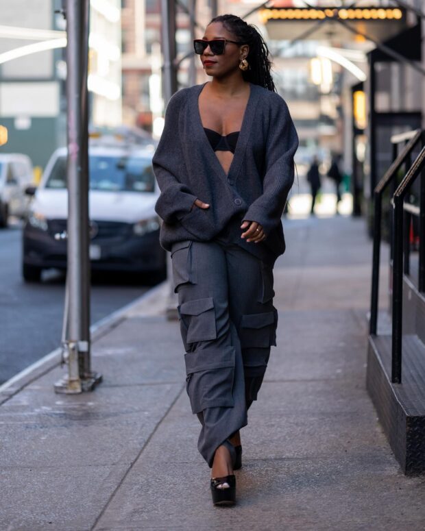 looks com calça cargo feminina 5