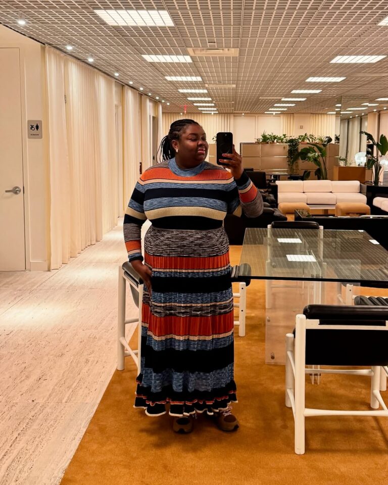 looks com saia plissada que fogem do óbvio